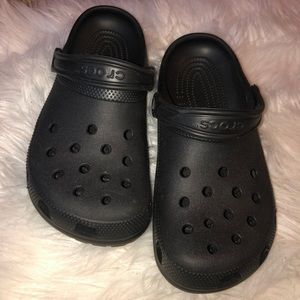 black crocs